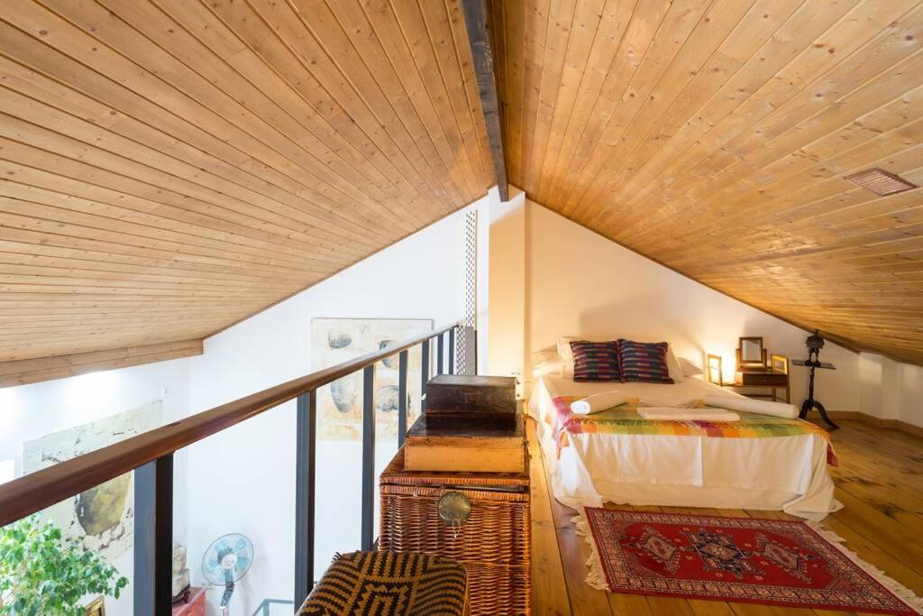 Posteľ alebo postele v izbe v ubytovaní TGH Acogedor Duplex en Málaga