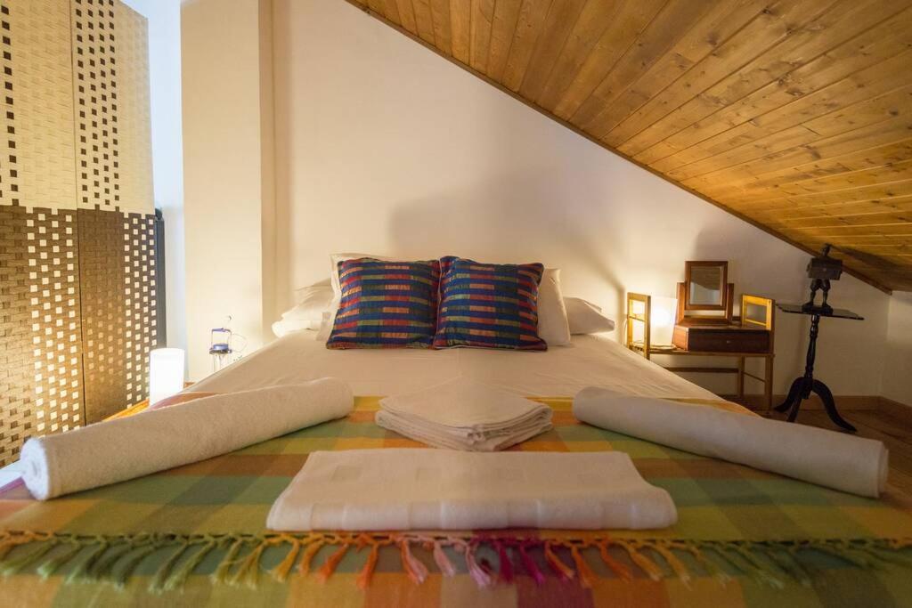 Posteľ alebo postele v izbe v ubytovaní TGH Acogedor Duplex en Málaga