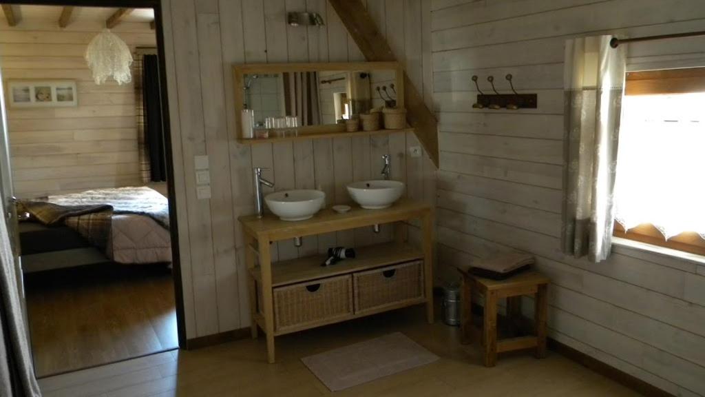 Postel nebo postele na pokoji v ubytování Chambres d'Hôtes Coeur de Bastié et Ranch du Lévézou
