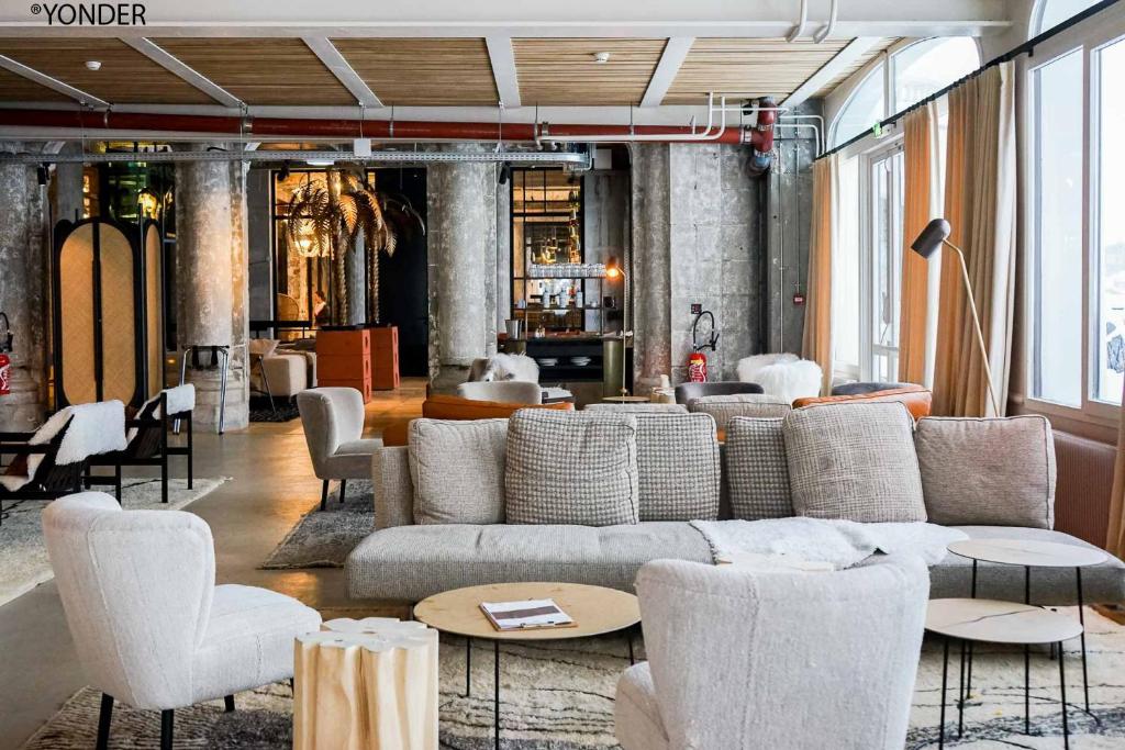 Posezení v ubytování La Folie Douce Hotels Chamonix
