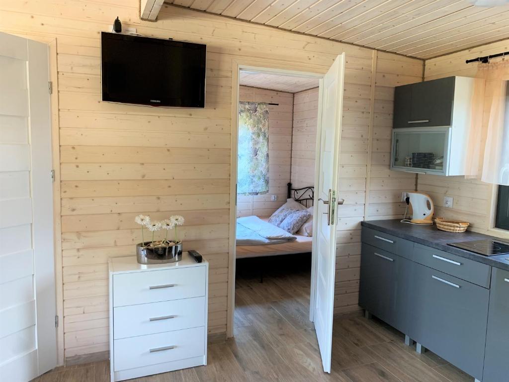 Kuchyň nebo kuchyňský kout v ubytování Natura Domki Anastazewo