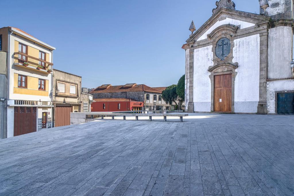 an empty plaza in front of a church at Port Wine Flats in Vila Nova de Gaia