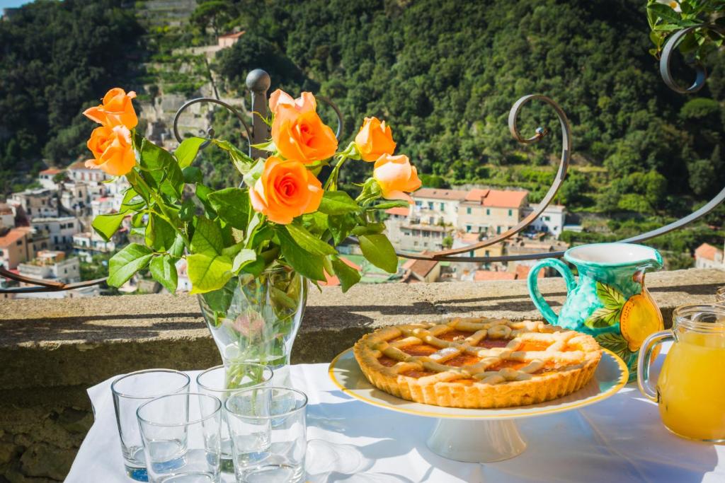 a table with a pie and a vase with flowers at O' Lattariello in Amalfi