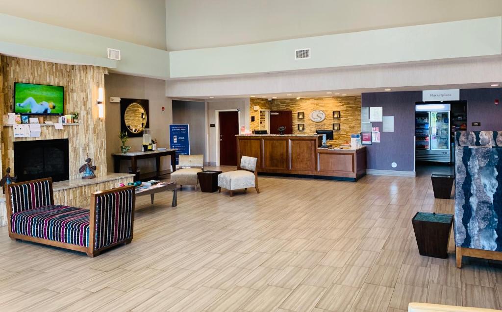 a large lobby with a waiting room and a waiting room at Comfort Suites of Las Cruces I-25 North in Las Cruces