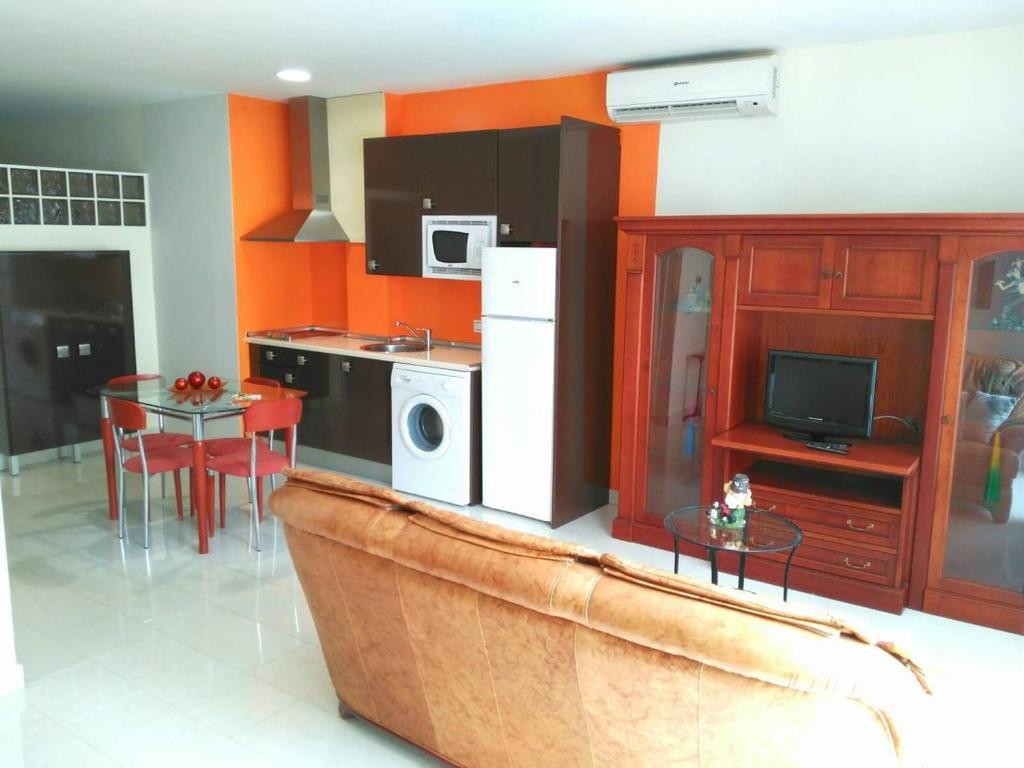 A kitchen or kitchenette at Apartamentos Mérida Center