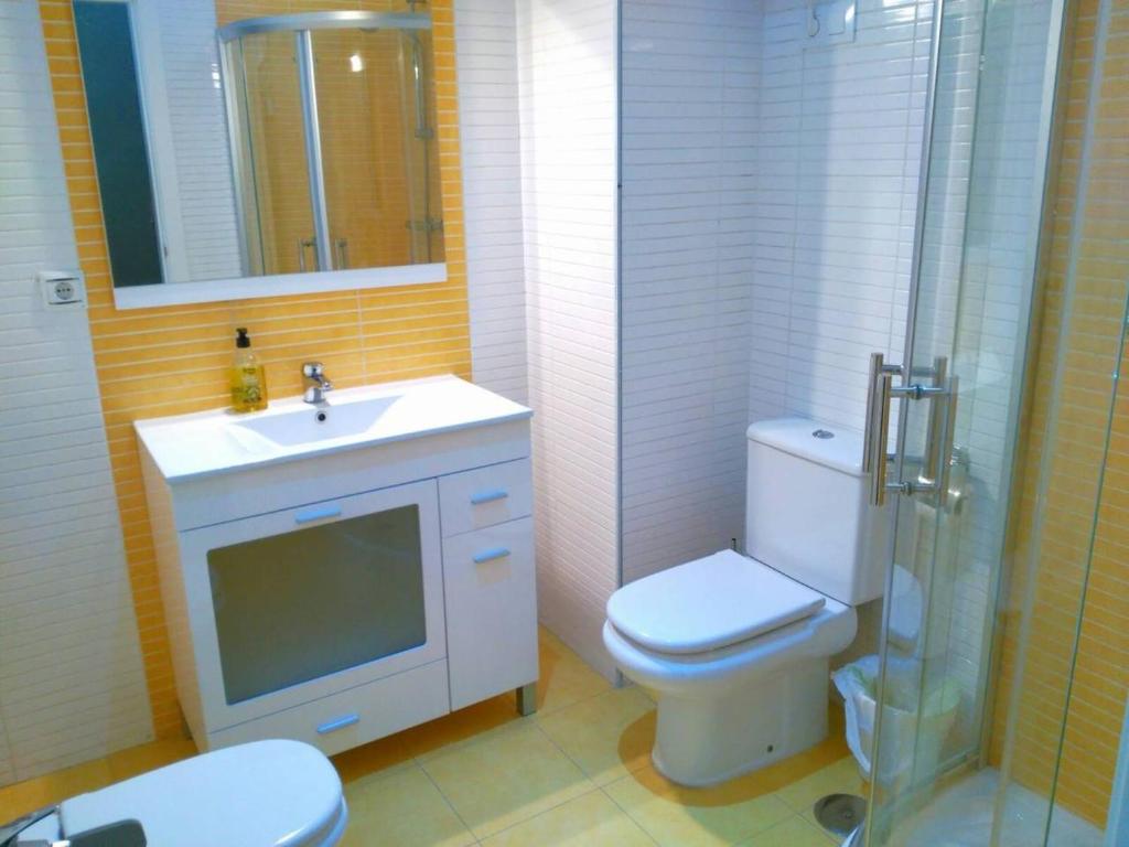 A bathroom at Apartamentos Mérida Center