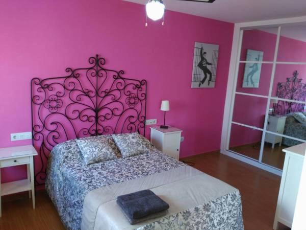 A bed or beds in a room at Apartamentos Mérida Center