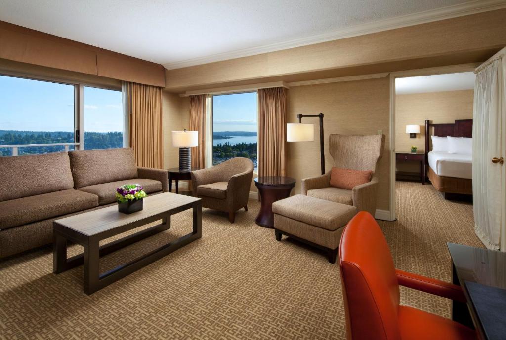 Hyatt Regency Bellevue - Corner King Suite