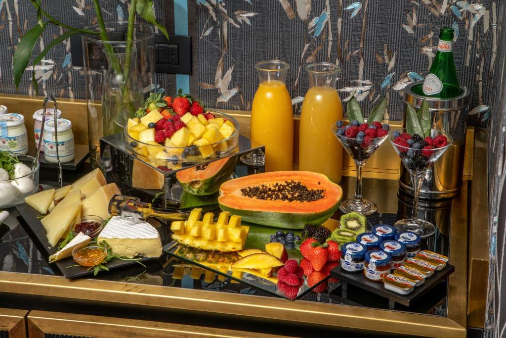 The Inn at the Spanish Steps Luxury Collection - Mario De' Fiori Suite - Resim 13