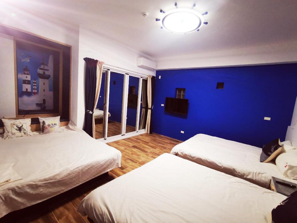 Postel nebo postele na pokoji v ubytování 鑫河小棧