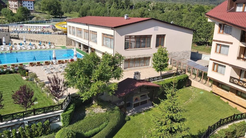 Bazén v ubytování Regnum Bansko Ski Hotel & SPA nebo v jeho okolí