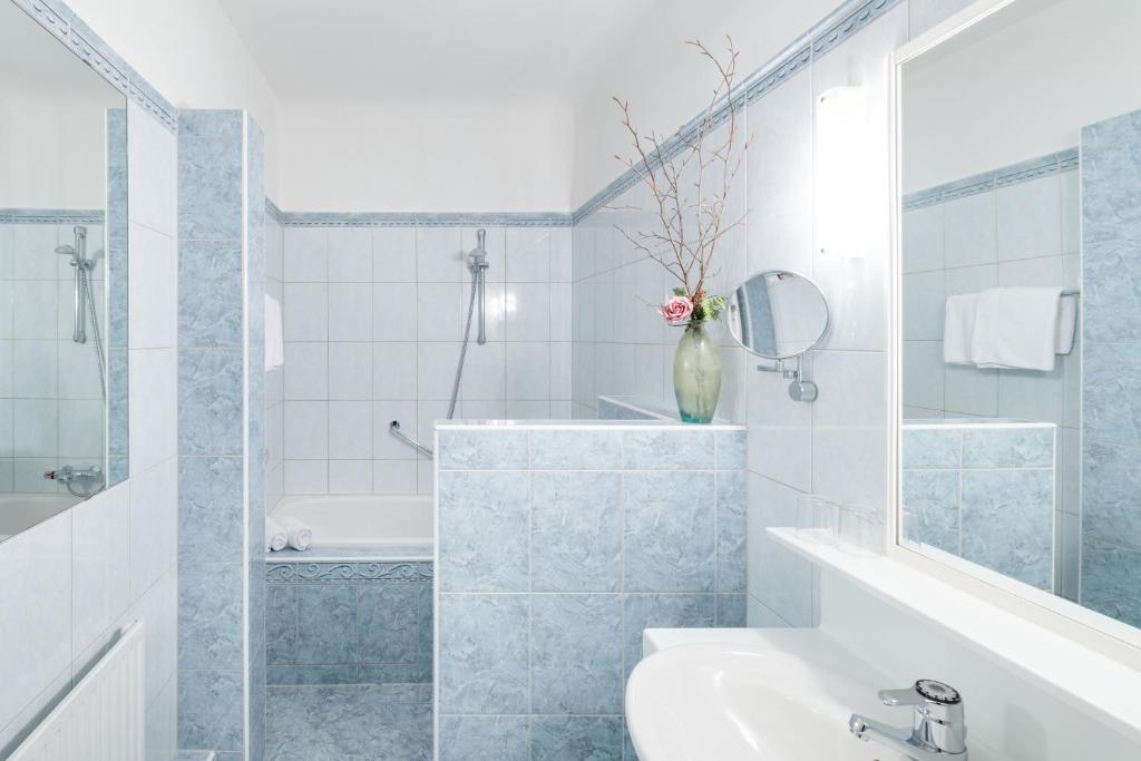 Koupelna v ubytování Schlosshotel Rosenau Superior
