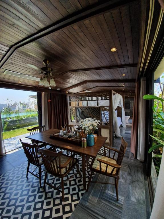 a dining room with a table and chairs at Minh Boutique in Danang
