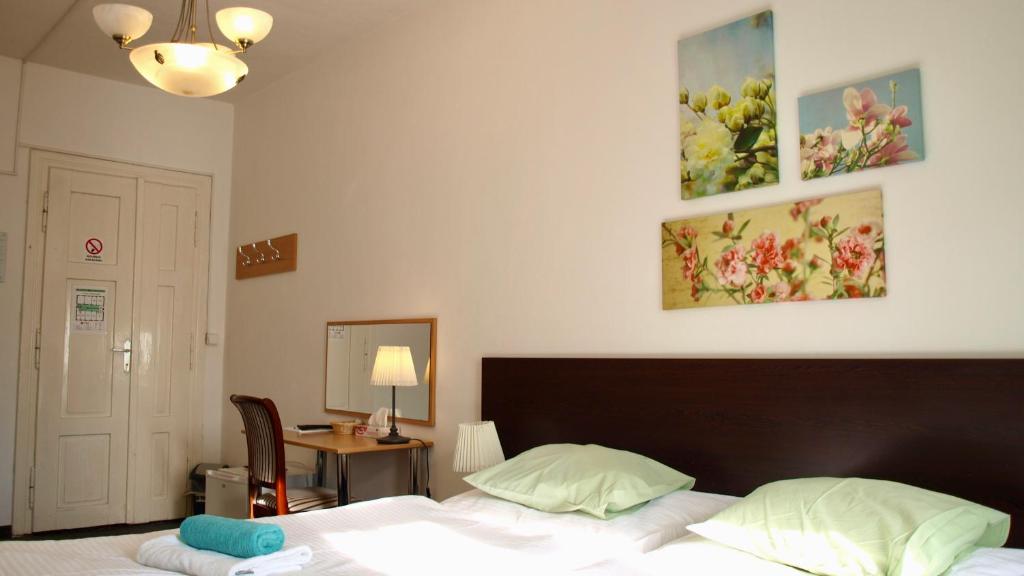 Postel nebo postele na pokoji v ubytování Pension Village
