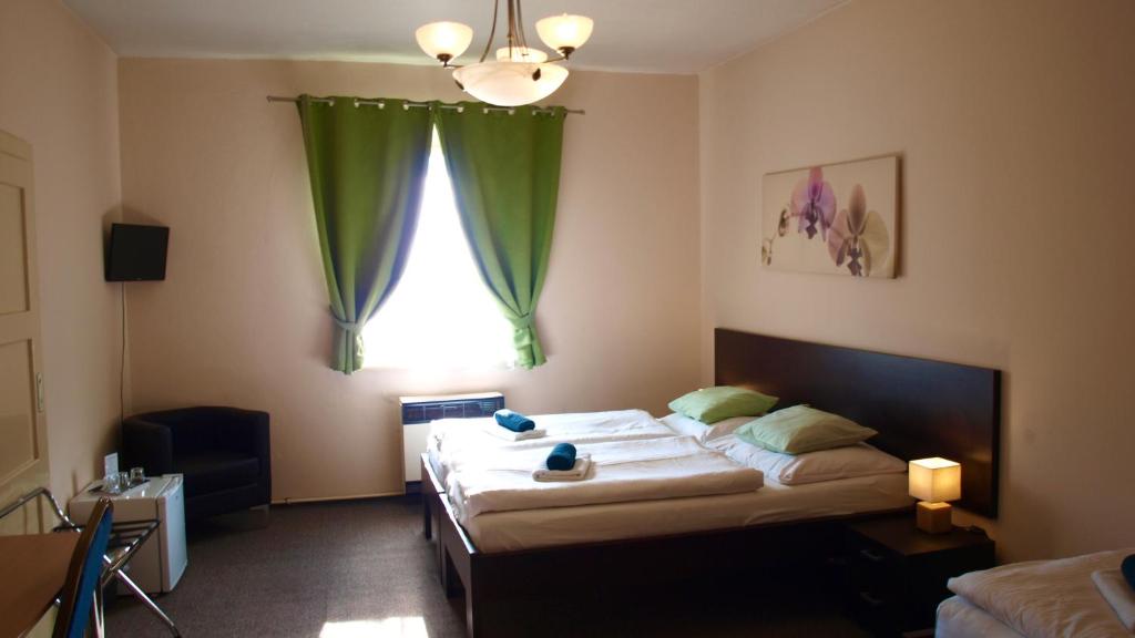 Postel nebo postele na pokoji v ubytování Pension Village