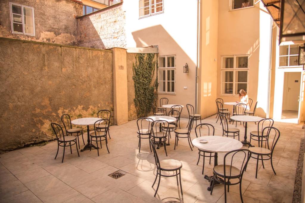 a group of tables and chairs in a courtyard at Penzion U Synagogy in Jičín