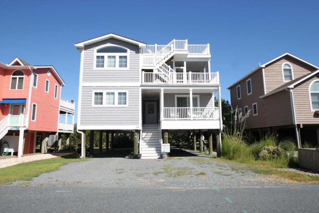 a white house in the middle of some houses at 96 Mays Way, SOUTH Bethany Beach in Bethany Beach