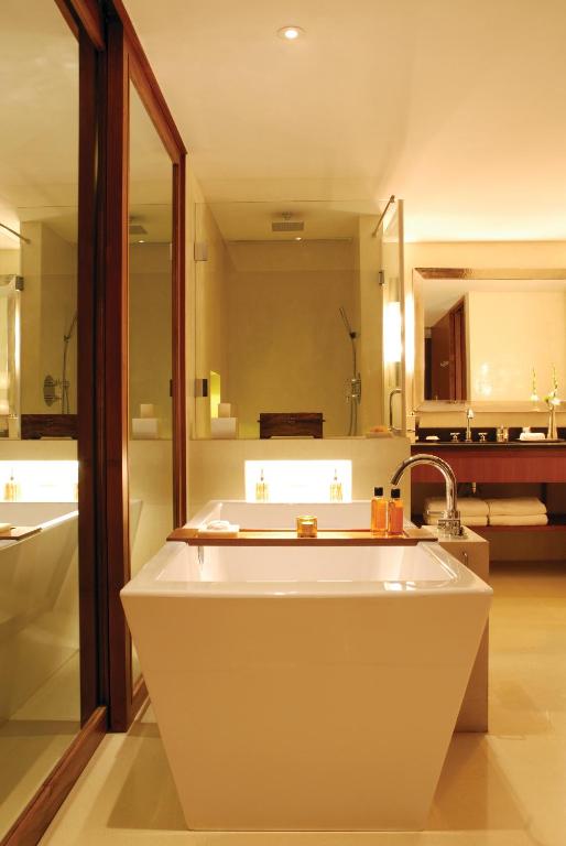 Alila Diwa Goa - A Hyatt Brand - 阳台的双人间