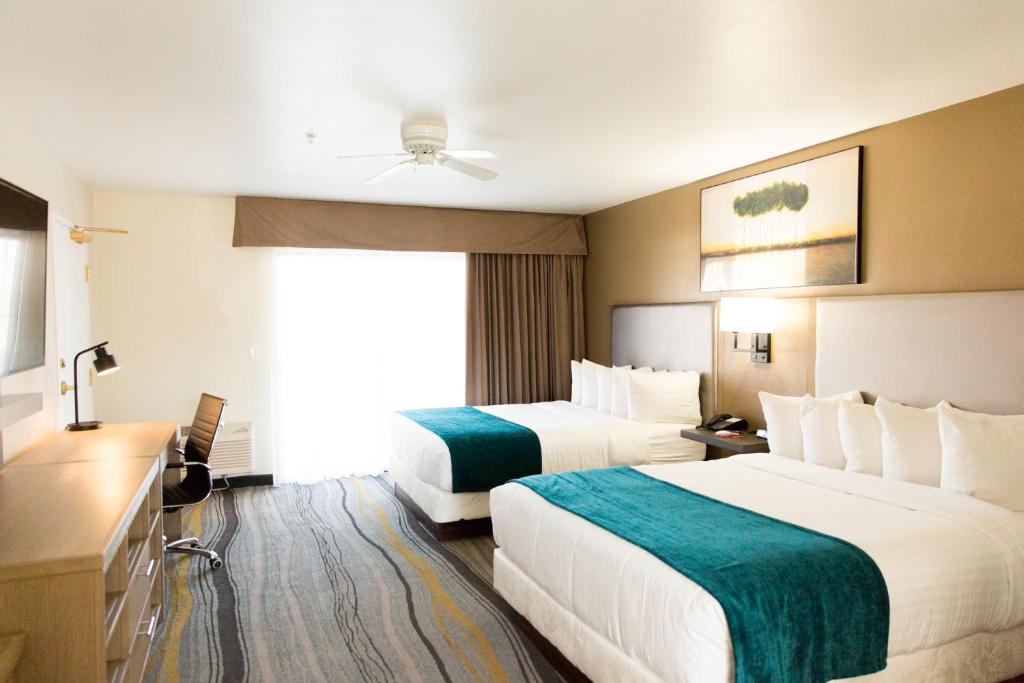 Un pat sau paturi într-o cameră la Los Viajeros Inn