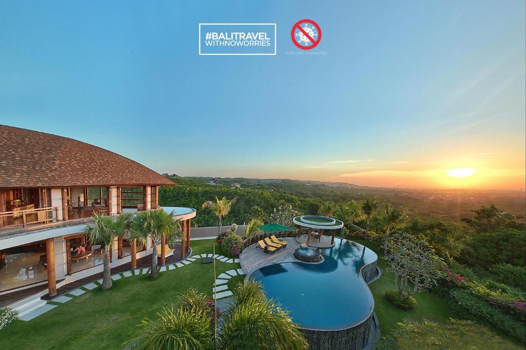 an aerial view of a house with a swimming pool at Casa Bonita Villa Bali in Jimbaran