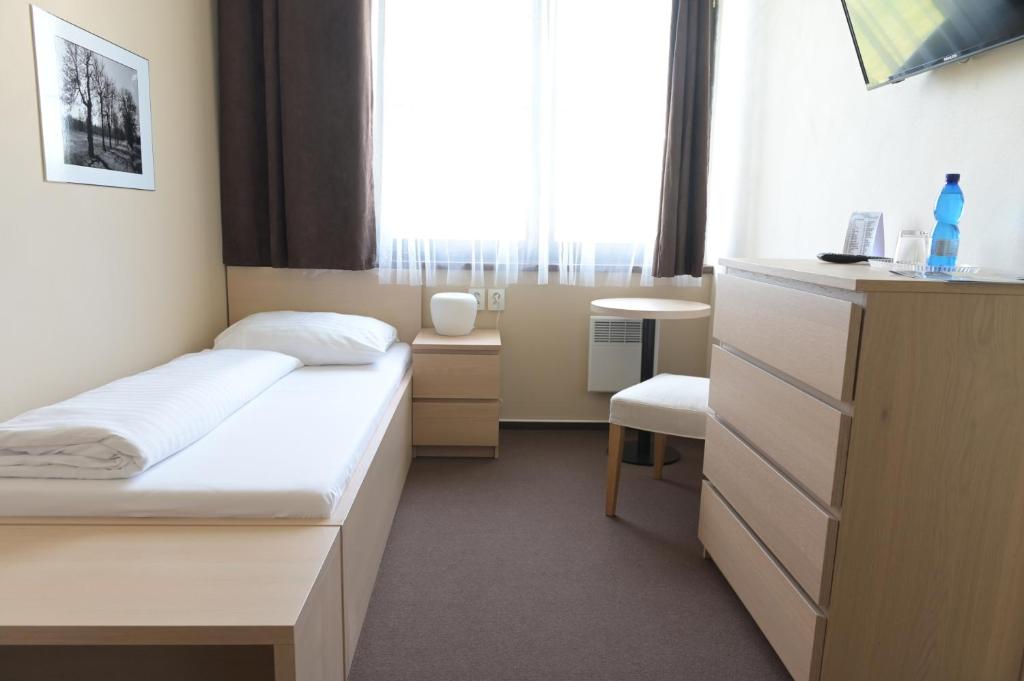 Postel nebo postele na pokoji v ubytování Penzion Švýcarský dům