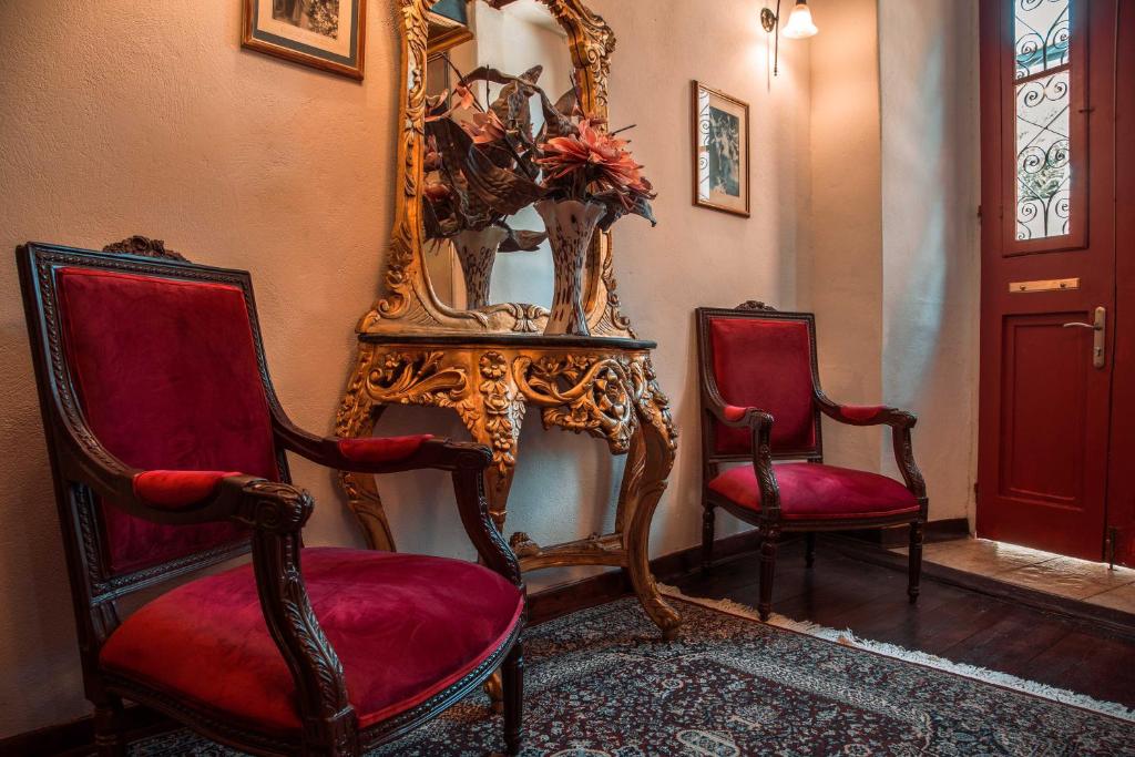 Гостиная зона в Ilion Hotel