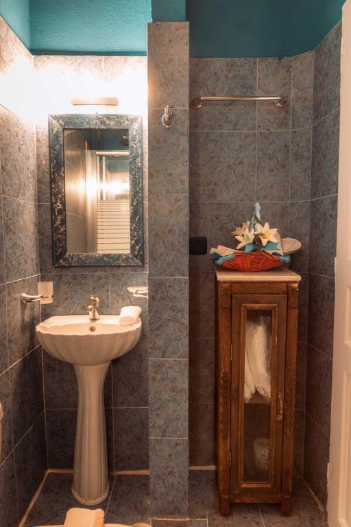 Ванная комната в Ilion Hotel