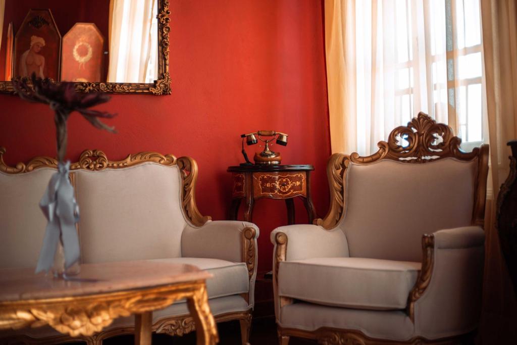 Гостиная зона в Ilion Hotel