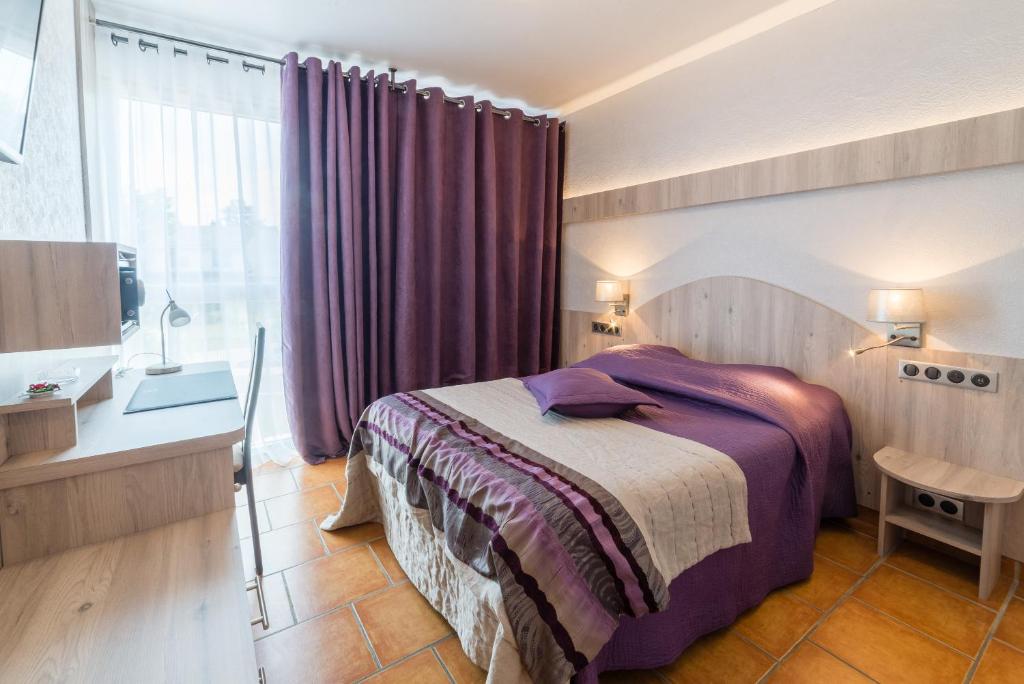 Postel nebo postele na pokoji v ubytování Hôtel Morris