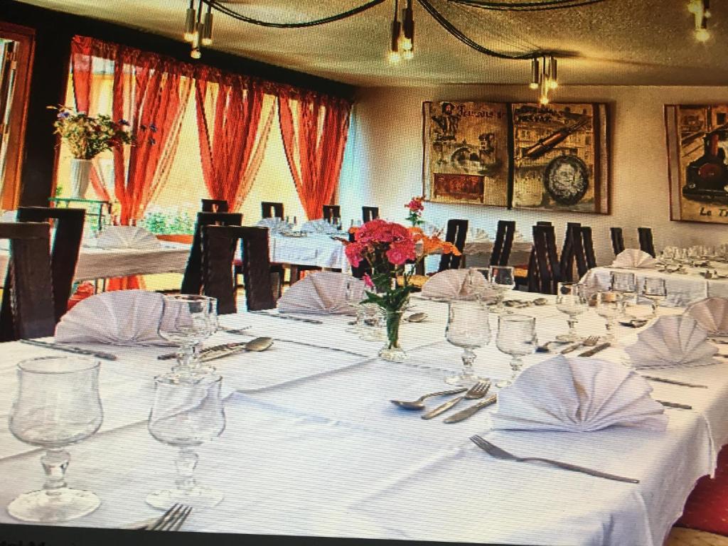 Restaurace v ubytování Hôtel Morris