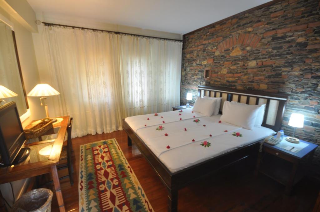 El Vino Hotel & Suites - 3