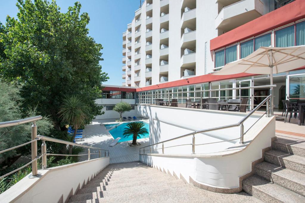 Bazén v ubytování Grand Hotel Adriatico nebo v jeho okolí