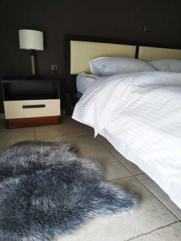 Postel nebo postele na pokoji v ubytování Holiday Nest & parking