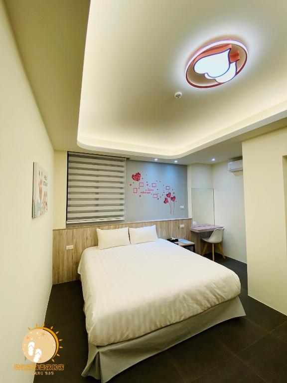 Postel nebo postele na pokoji v ubytování Ta Lang Guan Hai Mei Su B&B