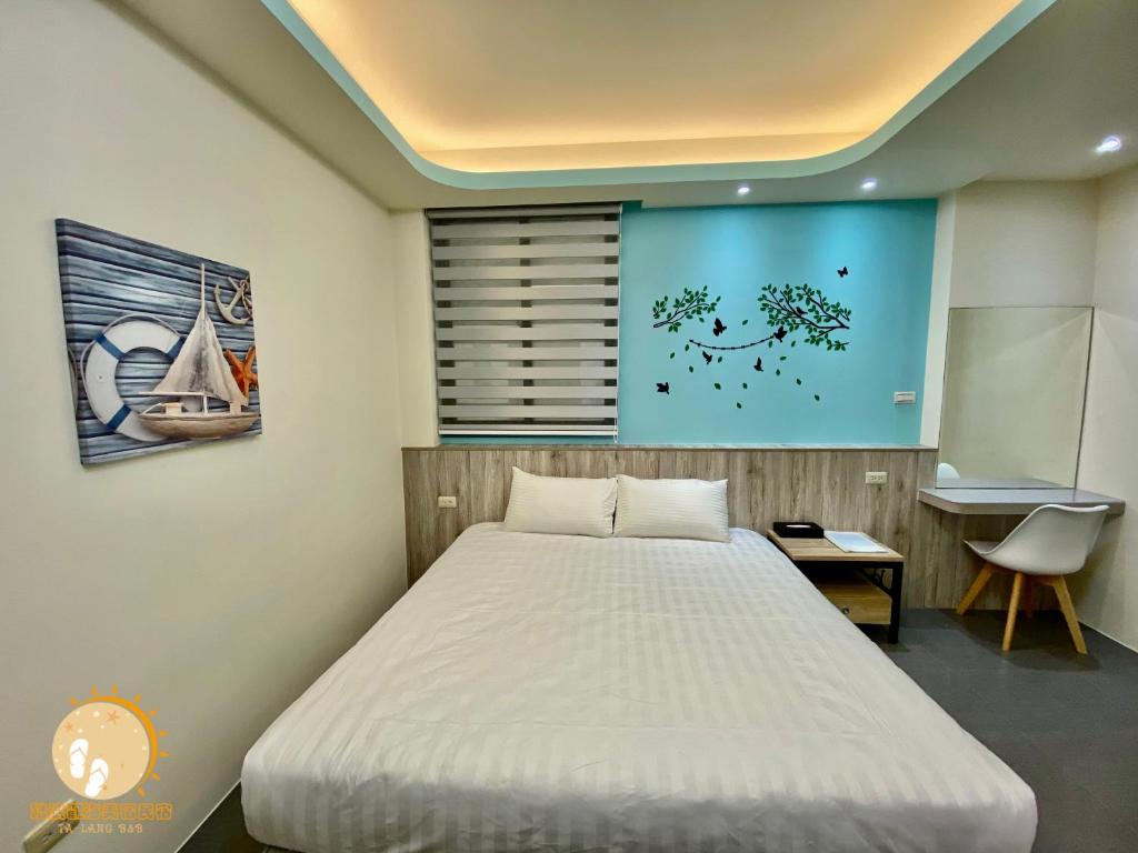 Postel nebo postele na pokoji v ubytování Ta Lang Guan Hai Mei Su B&B