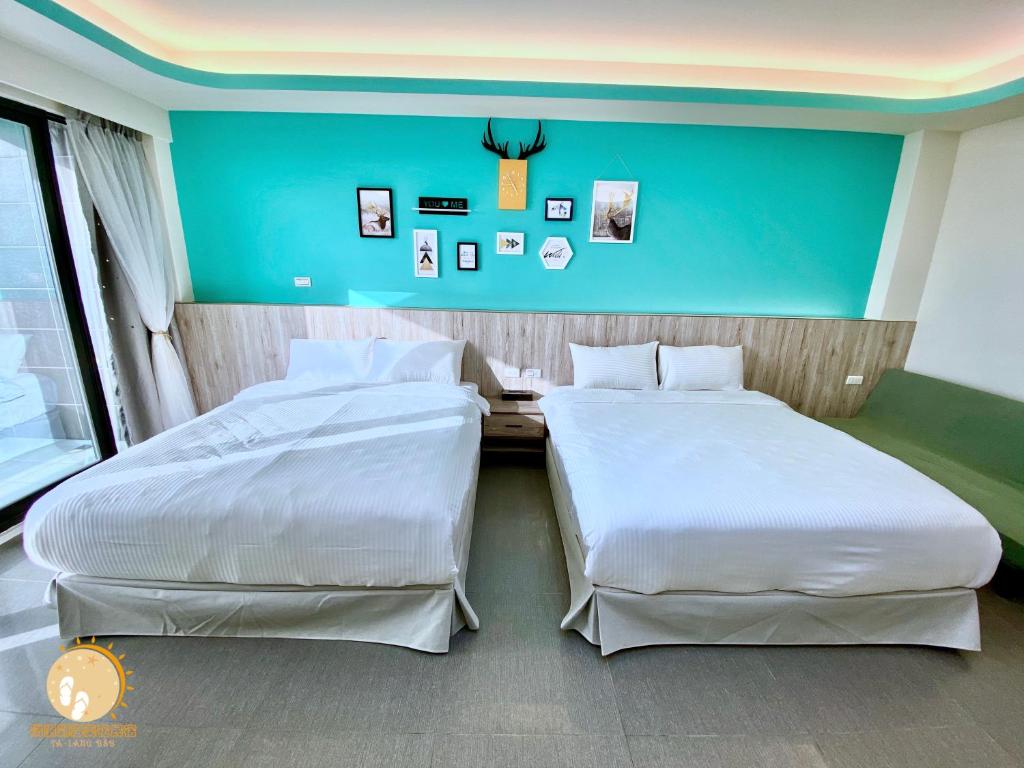 Postel nebo postele na pokoji v ubytování Ta Lang Guan Hai Mei Su B&B