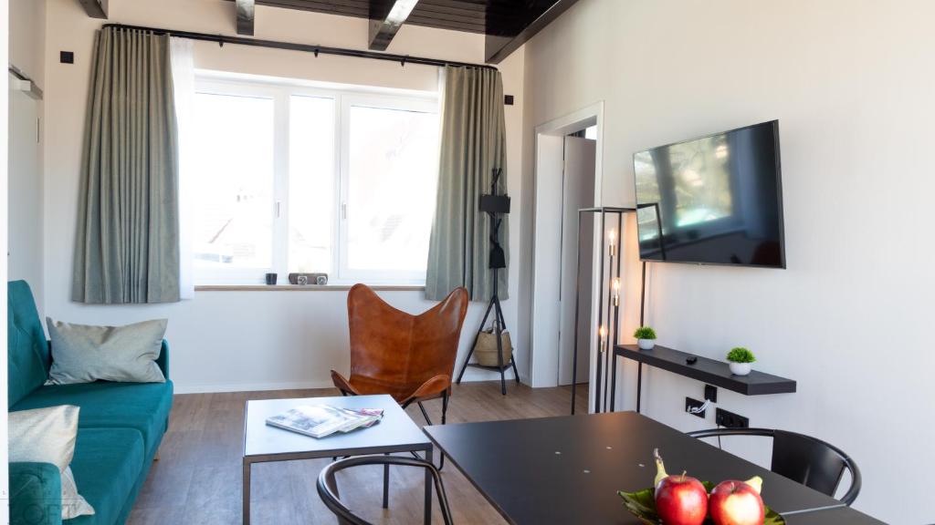 TV a/nebo společenská místnost v ubytování LÜTTES LOFT Boutique Hotel