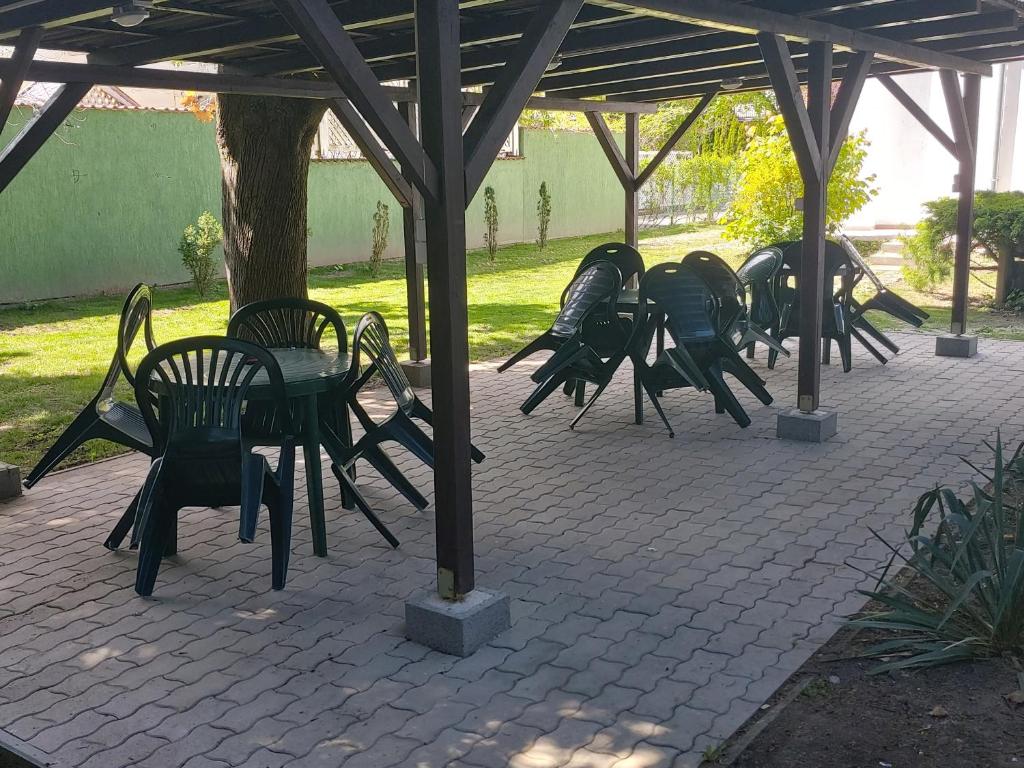 A garden outside Ilona Apartmanház