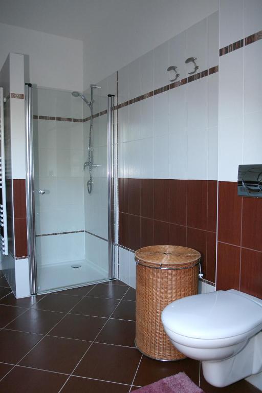 Koupelna v ubytování Apartmán Bílá Hora - Roudná