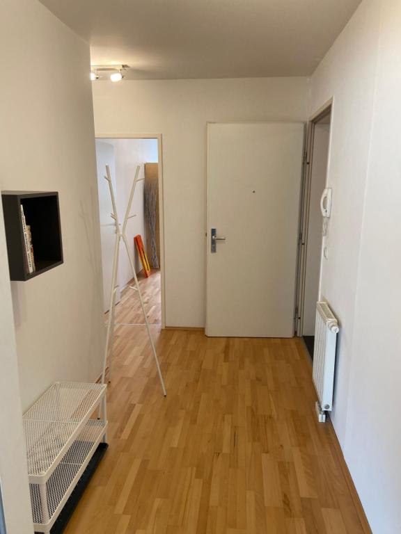 Televízia a/alebo spoločenská miestnosť v ubytovaní Bright apartment with a free parking garage @ Wienerberg
