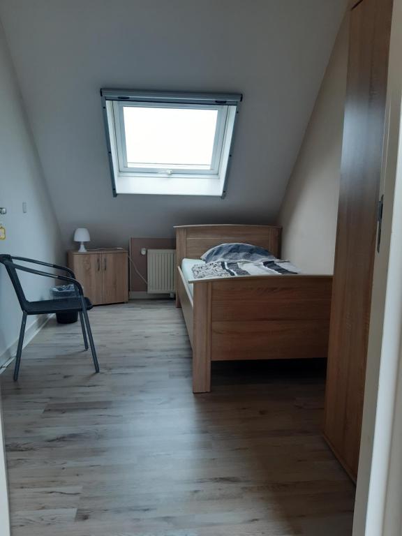 a bedroom with a bed and a window at Auf dem Lande in Weener