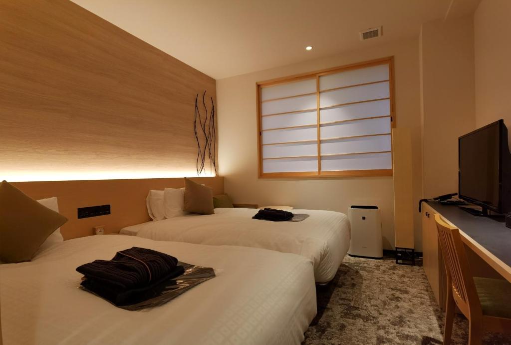 Postel nebo postele na pokoji v ubytování Royal Twin Hotel Kyoto Hachijoguchi