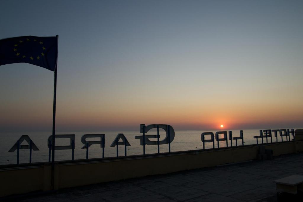 Východ nebo západ slunce při pohledu z hotelu nebo okolí