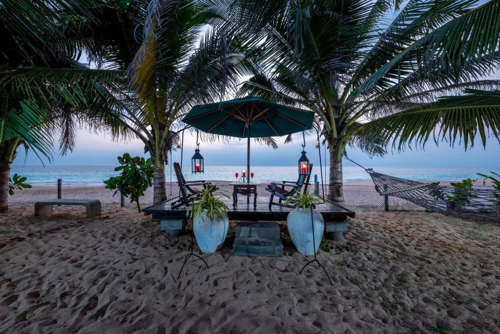 Pantai di atau di dekat hotel