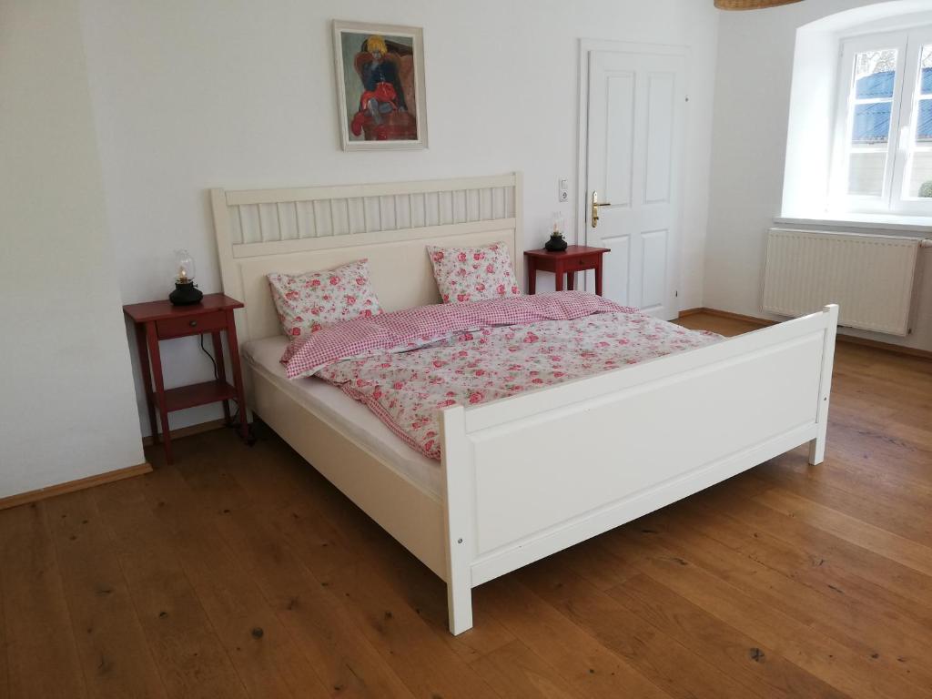 Letto o letti in una camera di Fancy Luxury Home In Former Tavern