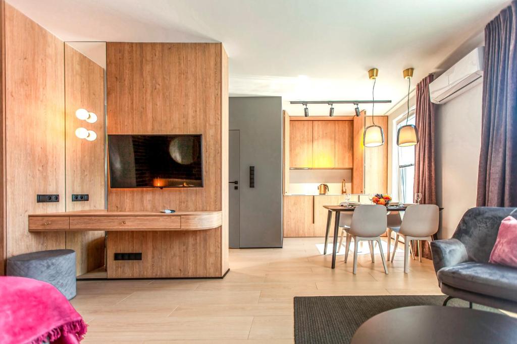 Televízia a/alebo spoločenská miestnosť v ubytovaní Megi & Greg Apartments