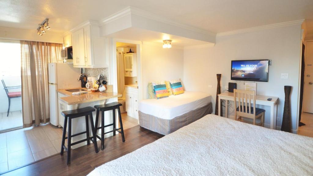 Ένα ή περισσότερα κρεβάτια σε δωμάτιο στο KV1009 Waikiki 2463 Kuhio Ave Honolulu