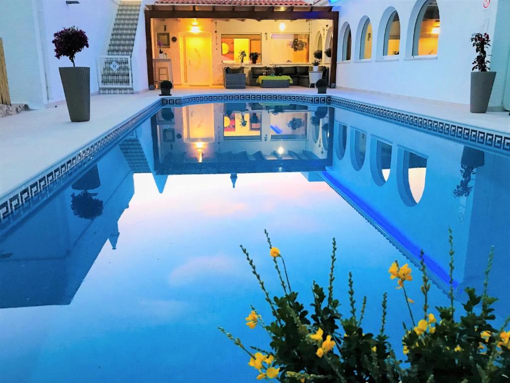 a swimming pool with blue water in a house at Villa Sunkiss Algarve Carvoeiro in Carvoeiro