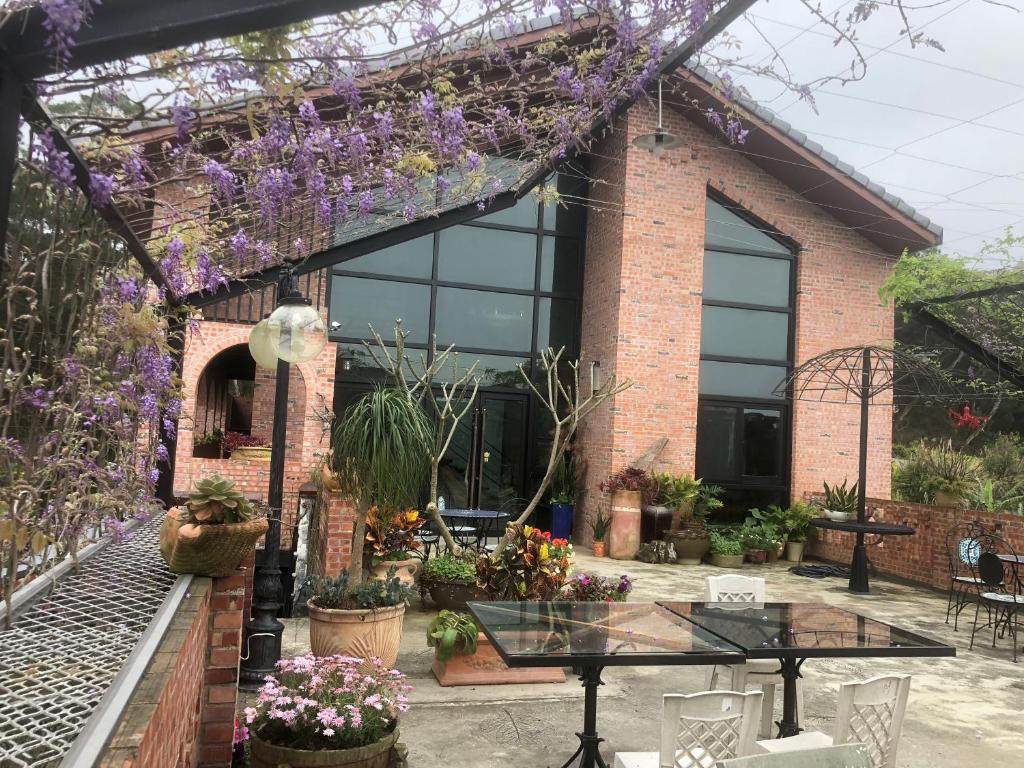 Taman di luar SeeU Coffee and B&B