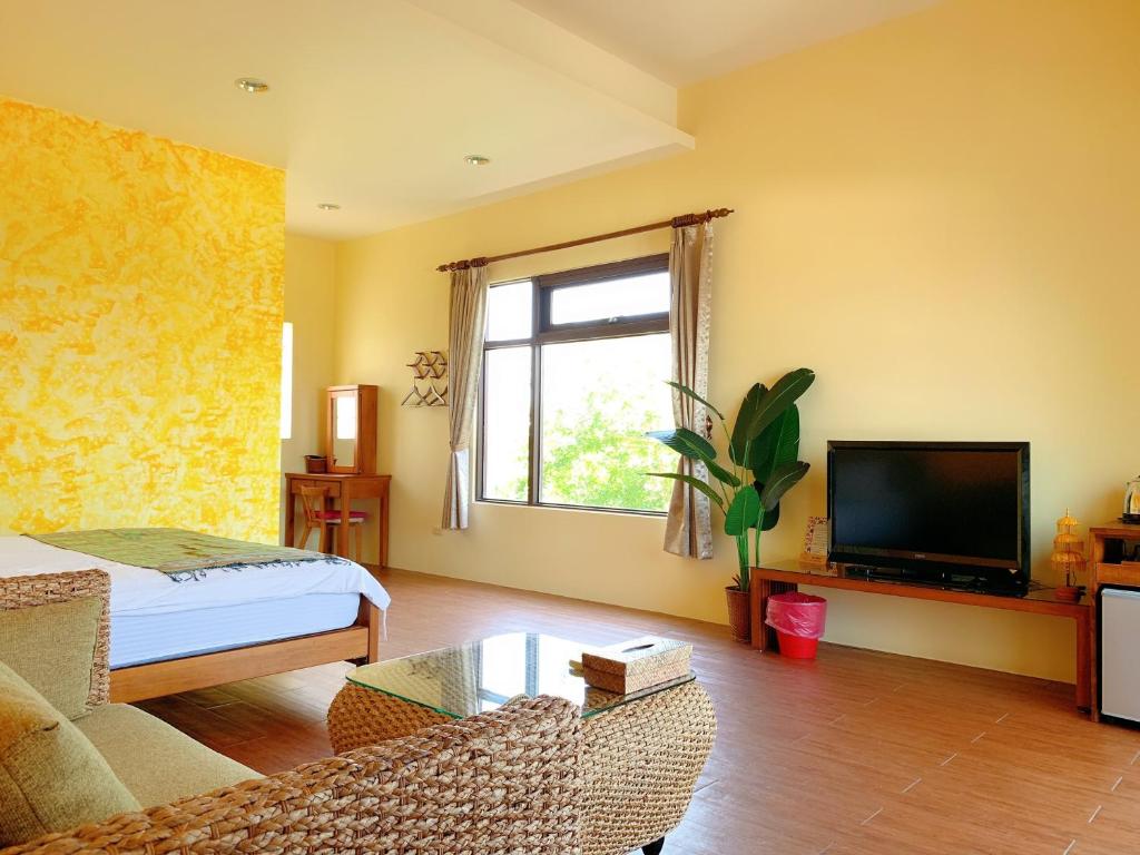 TV a/nebo společenská místnost v ubytování Ibali Hostel